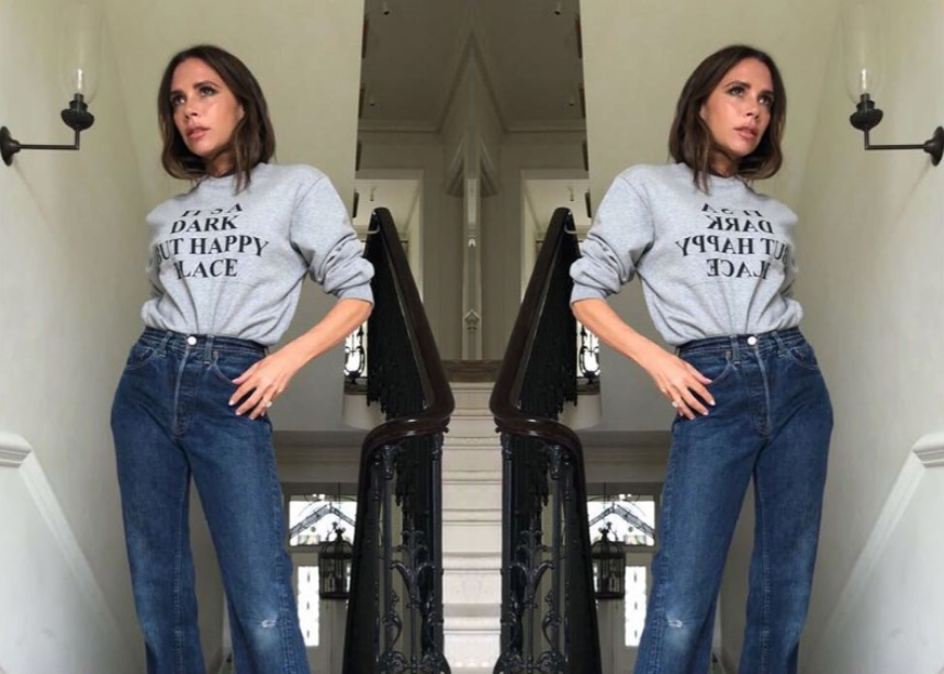 Δεν θα πιστέψεις τι σημαίνει το slogan στο τοπ της Victoria Beckham