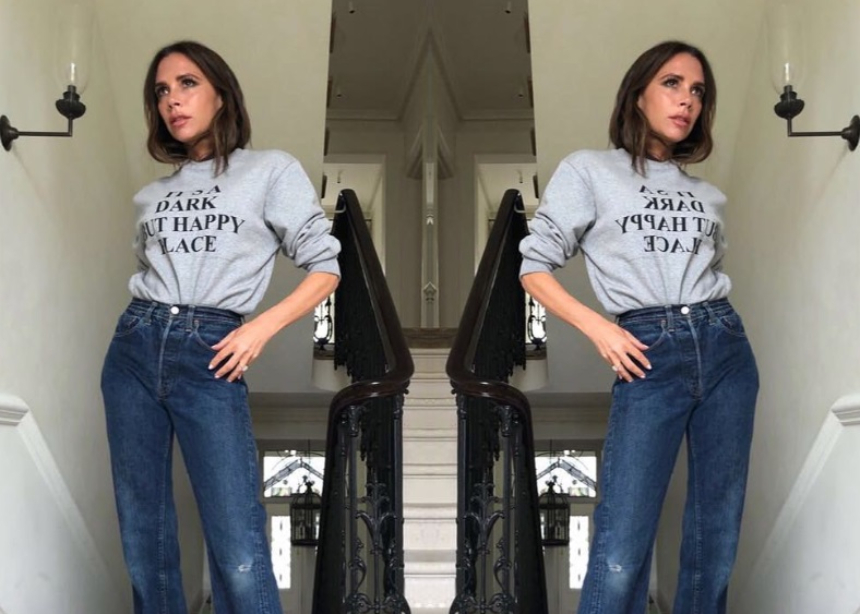 Δεν θα πιστέψεις τι σημαίνει το slogan στο τοπ της Victoria Beckham