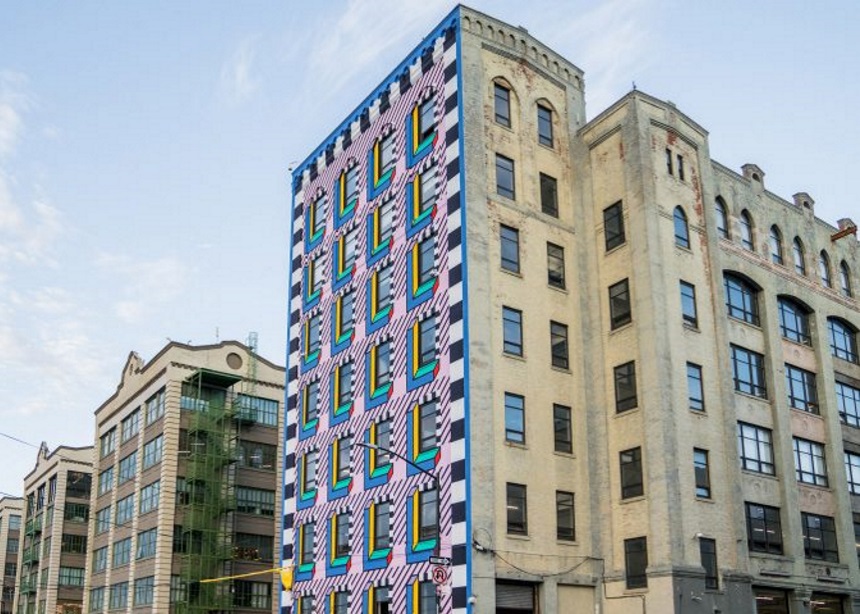 Αυτό το κτίριο στο Brooklyn “ντύθηκε” στα καλά του για το φεστιβάλ NYCxDesign