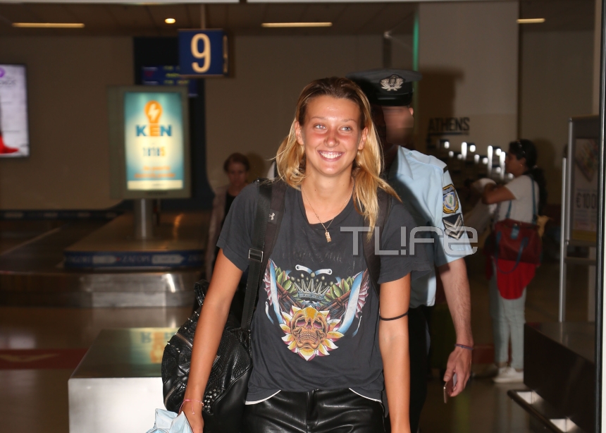 Survivor: Η Ντάρια επέστρεψε στην Ελλάδα και μια έκπληξη την περίμενε στο αεροδρόμιο! [pics]