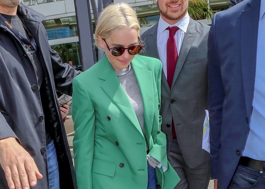 Η Emilia Clarke φόρεσε το τέλειο σακάκι για τις ανοιξιάτικες εμφανίσεις!