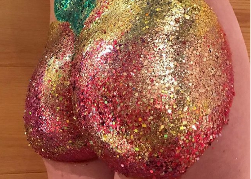 Glitter butt: το νέο φεστιβαλικό beauty trend!