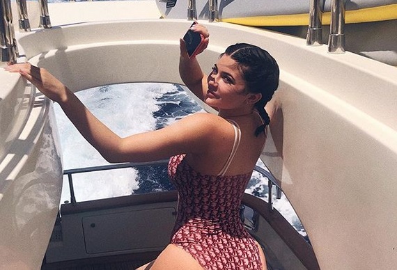 Kylie Jenner: Η κόρη της έγινε τριών μηνών και κάνει διακοπές μαζί της στις Μπαχάμες! [pics]