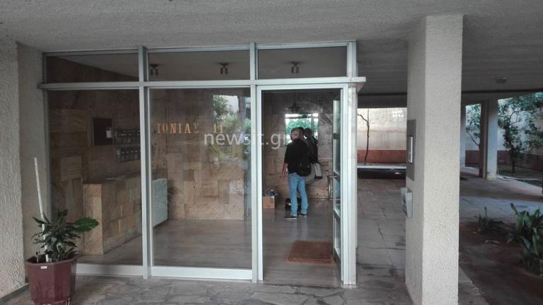 Έγκλημα στη Νέα Σμύρνη: Τη σκότωσε στο κρεβάτι και την έβαλε στην καρέκλα – «Οι Μασόνοι την έβαζαν να μου ρίχνει φάρμακο στο φαγητό» | tlife.gr