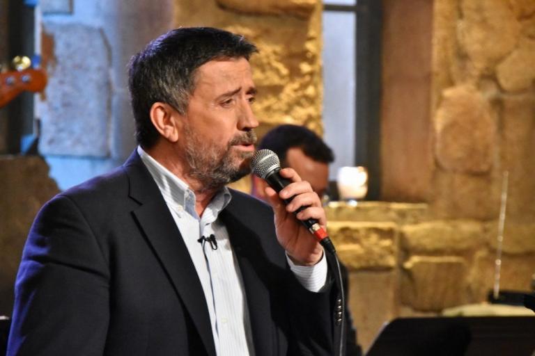 Ποια τραγουδίστρια δεν εμφανίζεται στον Σπύρο Παπαδόπουλο παρά τις προσκλήσεις που δέχεται;