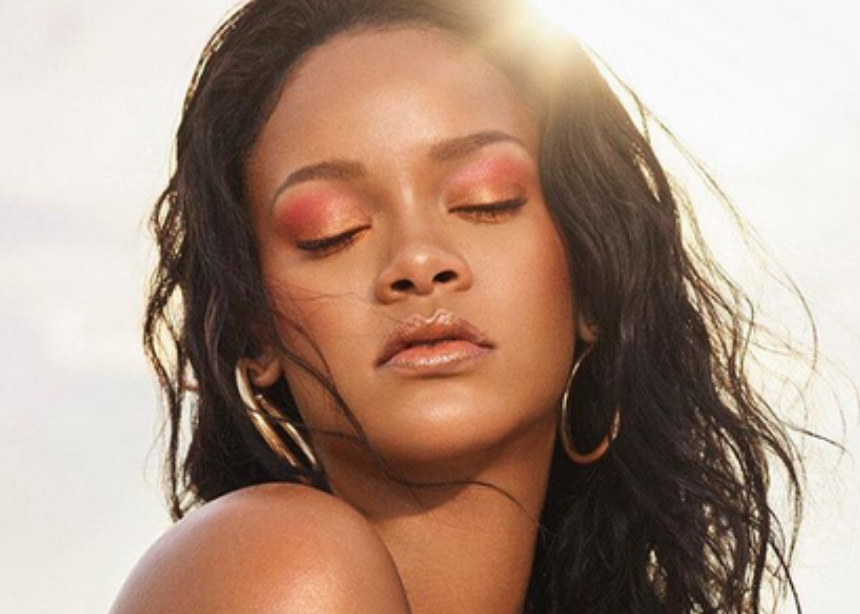 Τα προϊόντα που η Rihanna έκανε teasing στο video της Vogue!