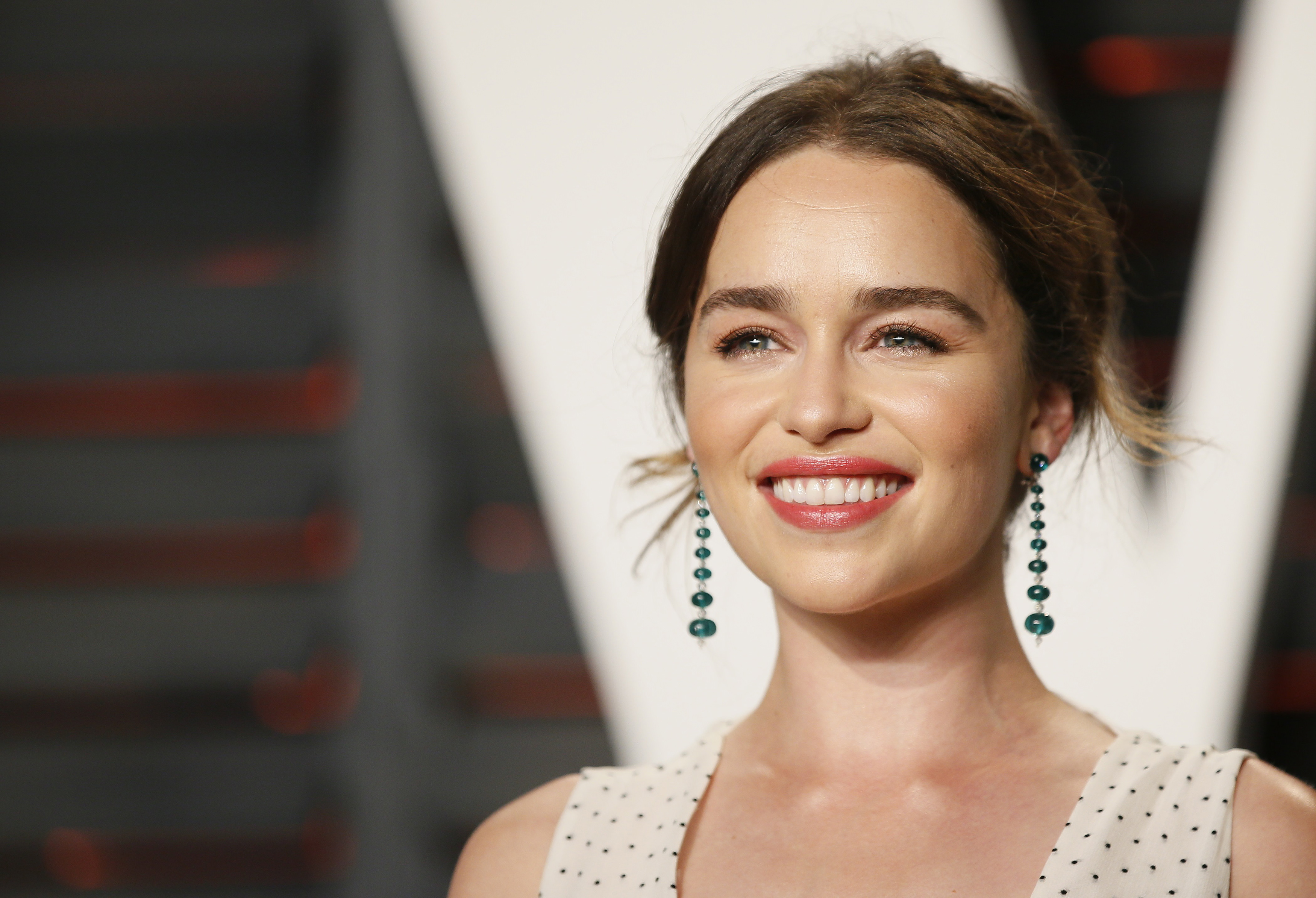 Emilia Clarke: “Αμείβομαι το ίδιο με τους άντρες ηθοποιούς”