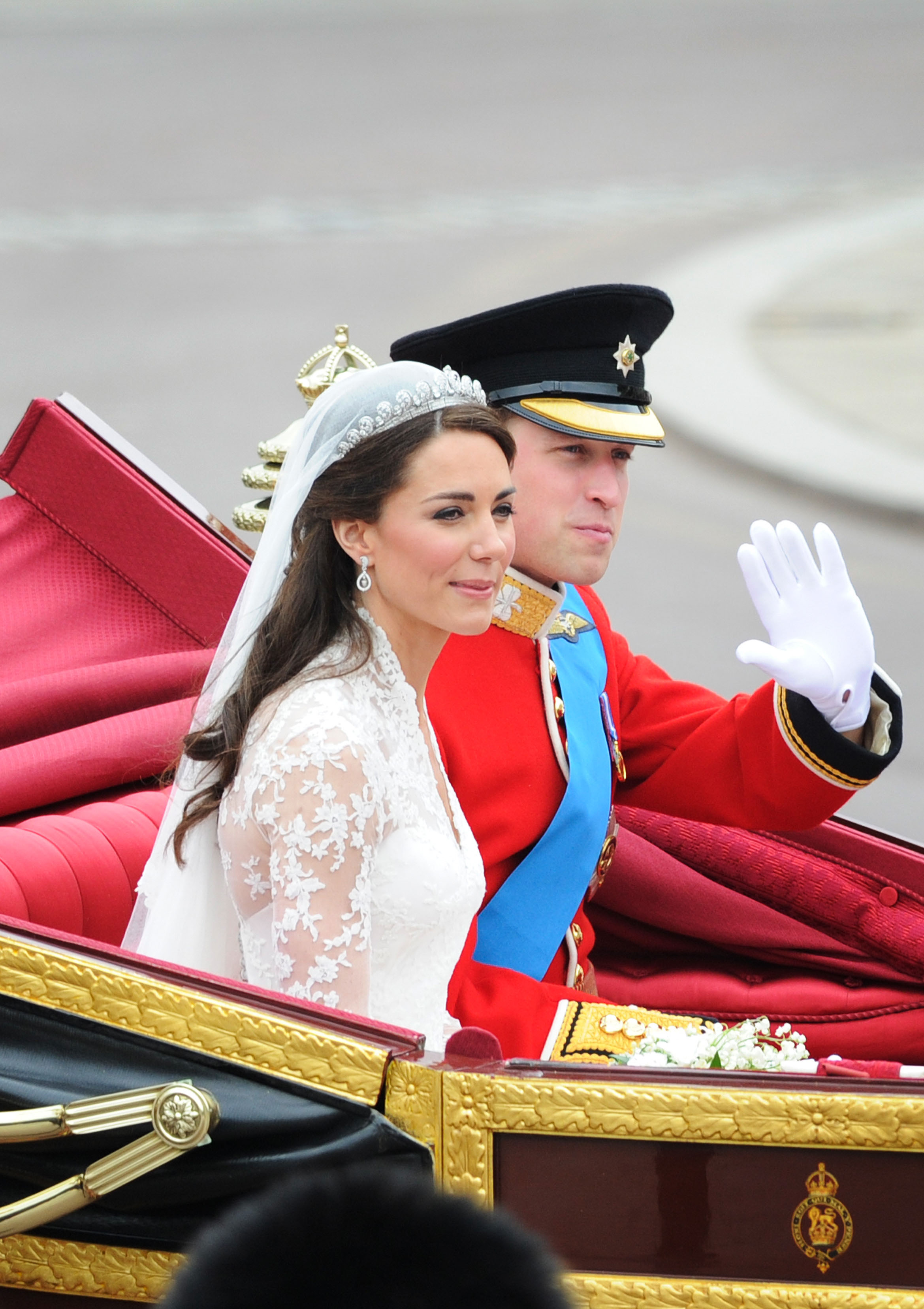 Η πριγκίπισσα Diana και η Kate Middleton φορούσαν αυτό το άρωμα όταν παντρεύτηκαν! H Meghan Markle;