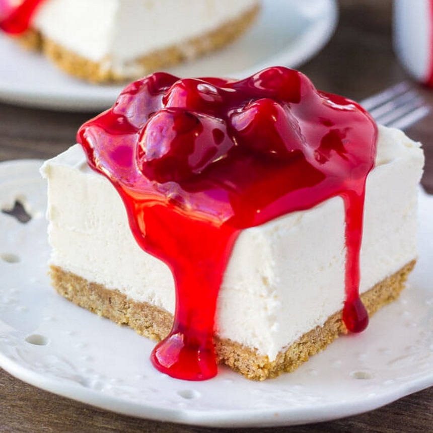 Cheesecake βανίλιας με γλυκό του κουταλιού κεράσι