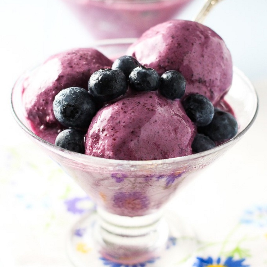 Παγωτό με γεύση blueberries