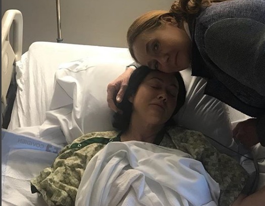 Shannen Doherty: Παλεύει ξανά με τον καρκίνο. Η συγκλονιστική φωτογραφία με τη μαμά της από το νοσοκομείο