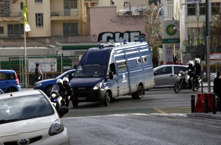 Έφυγαν μέσα από τα χέρια αστυνομικών ισοβίτες δολοφόνοι! Ο ένας είχε σφάξει ένα παιδί 2 ετών