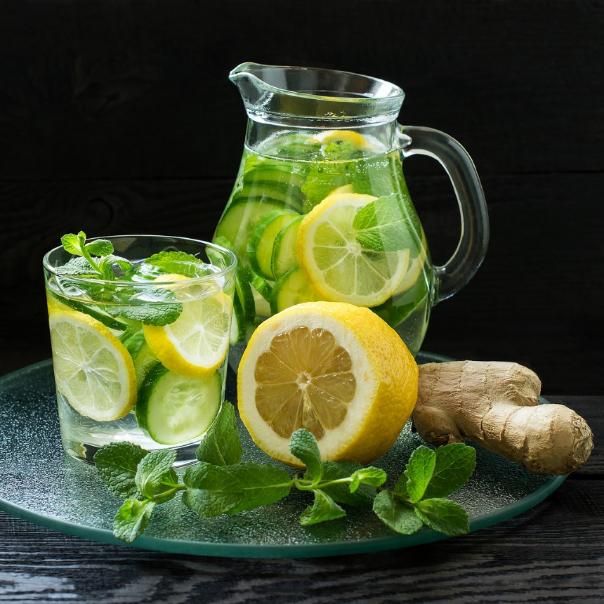 Detox water με τζίντζερ και αγγούρι