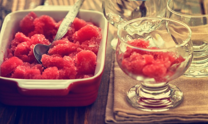 Πώς θα φτιάξεις υγιεινό καλοκαιρινό σορμπέ από καρπούζι!