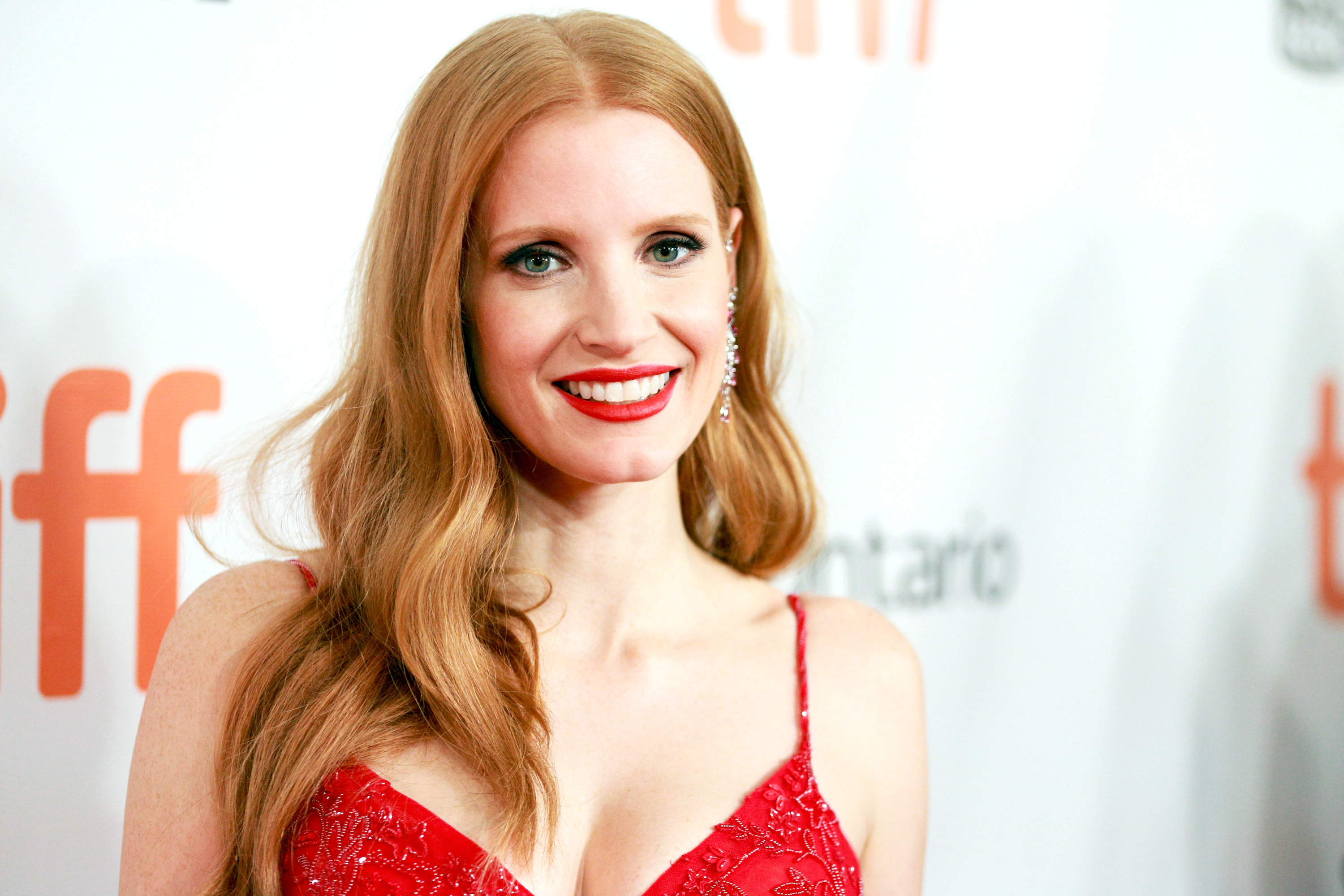 H Jessica Chastain άλλαξε μετά από χρόνια τα signature μαλλιά της!