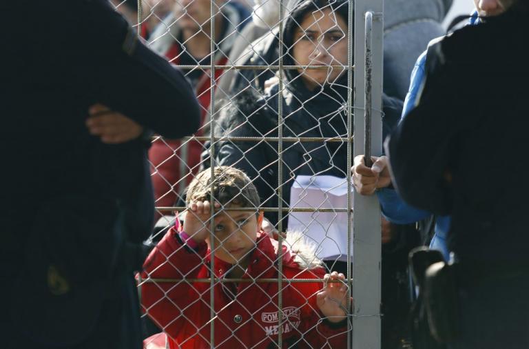 Η Μέρκελ θέλει αποθήκη προσφύγων την Ελλάδα – “Στρατόπεδα συγκέντρωσης” στα Βαλκάνια