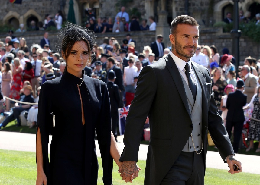 Victoria και David Beckham: Σε δημοπρασία τα looks τους από το βασιλικό γάμο για καλό σκοπό