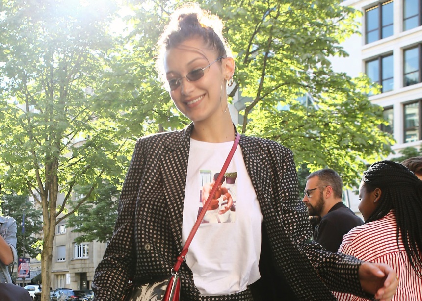 H Bella Hadid μας έδωσε τρία σούπερ styling tips με μια μόνο εμφάνιση!