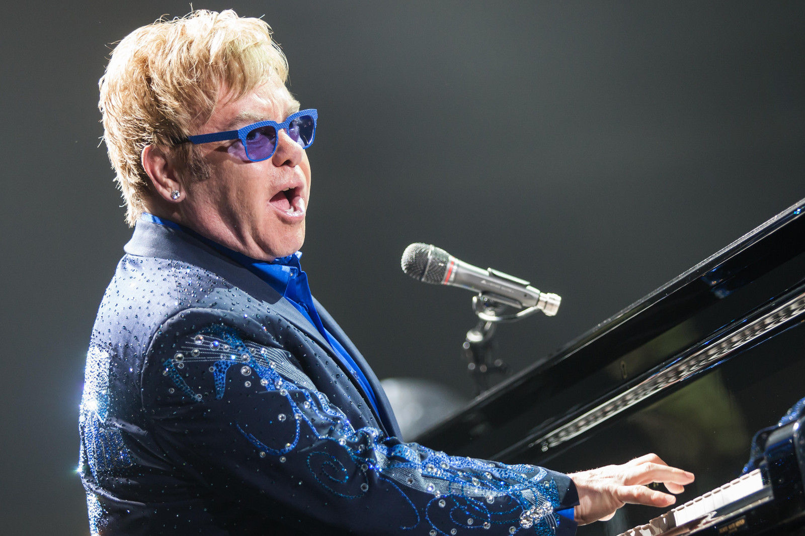Elton John: Ζητά μποϊκοτάζ των social media για να αντιμετωπιστεί η ομοφοβία