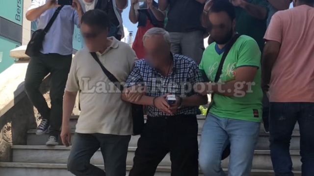 Λαμία: «Έκρυβε» τη φρίκη με ύμνους – Κλείδωνε τις πόρτες και έβαζε δυνατά εκκλησιαστική μουσική ο δικηγόρος που κατηγορείται ότι βίαζε τα εγγόνια του
