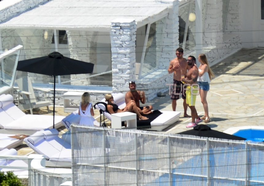 Ο Γιώργος Αγγελόπουλος κάνει μπάνιο με τον Μπο στην πισίνα λίγο πριν το γάμο του Χρανιώτη! Αποκλειστικές φωτογραφίες | tlife.gr