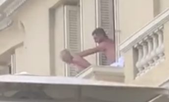 Απίστευτο! Ασυγκράτητο ζευγάρι έκανε έρωτα στο μπαλκόνι μπροστά σε όλους