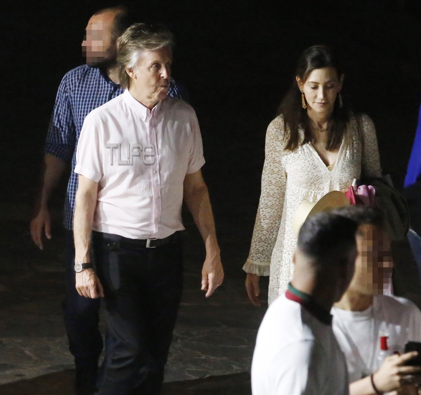 Ο Sir Paul McCartney με τη σύζυγό του στα σοκάκια της Μυκόνου! [pics,vid]