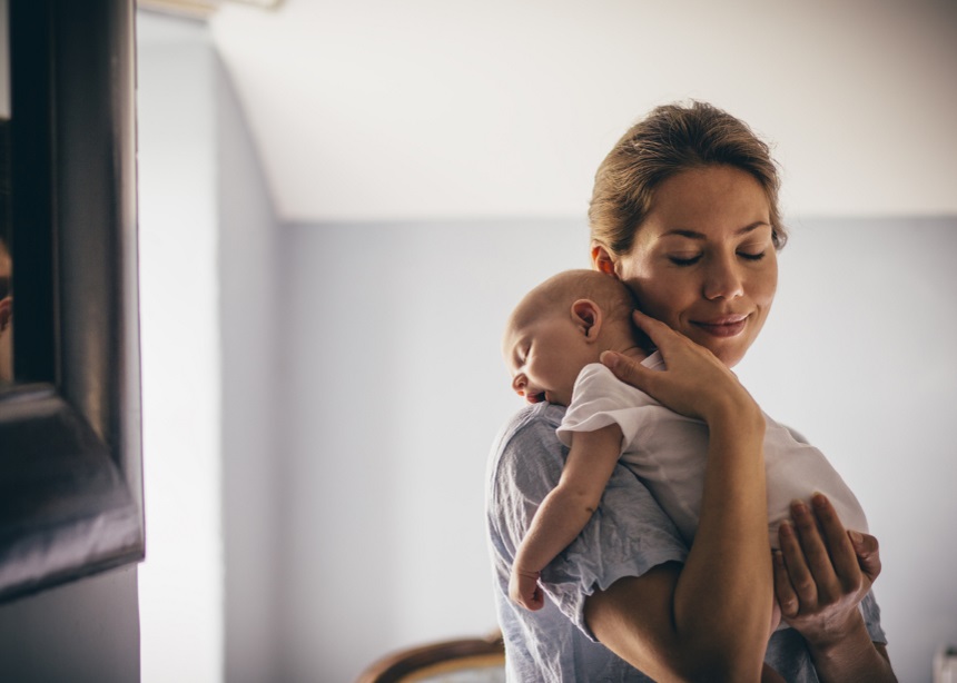Πώς θα βοηθήσεις το μωρό σου να σταματήσει το κλάμα και να κοιμηθεί;