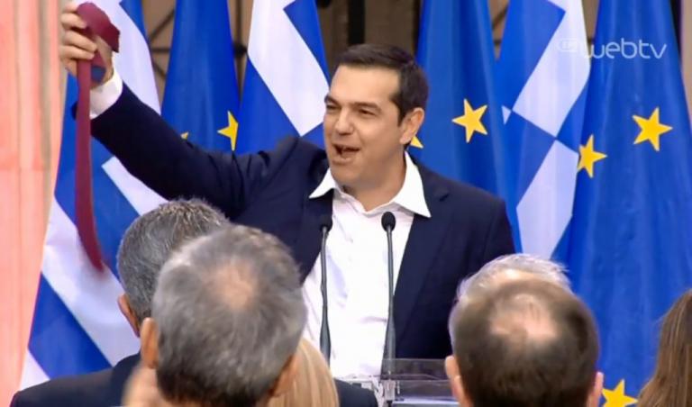 Αλέξης Τσίπρας: Άντεξε… 24 λεπτά! Έβγαλε την γραβάτα στο φινάλε ο Τσίπρας!