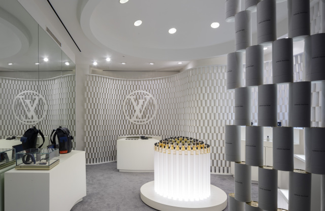 Ο οίκος Louis Vuitton άνοιξε pop up store από κουτάκια αρωμάτων!