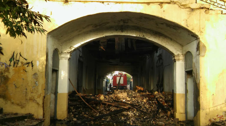 Χανιά: Η φωτιά έκανε στάχτη το Πολεμικό Μουσείο – Καταστράφηκε ολοσχερώς το ιστορικό κτίριο του 1870 [pics, video]