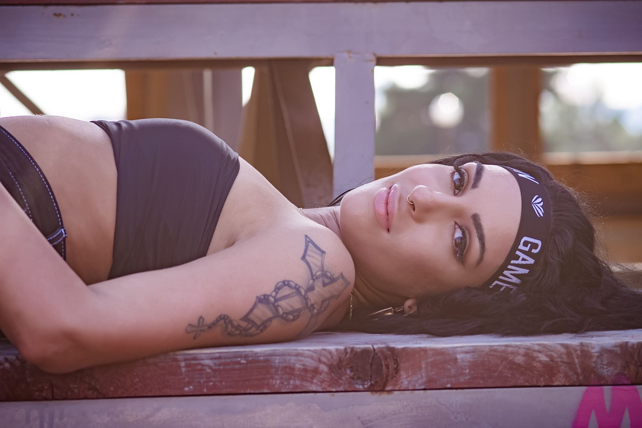 Χριστίνα Ζιώγα: Η νέα pop diva μας δείχνει τη «Φωτεινή της πλευρά»!