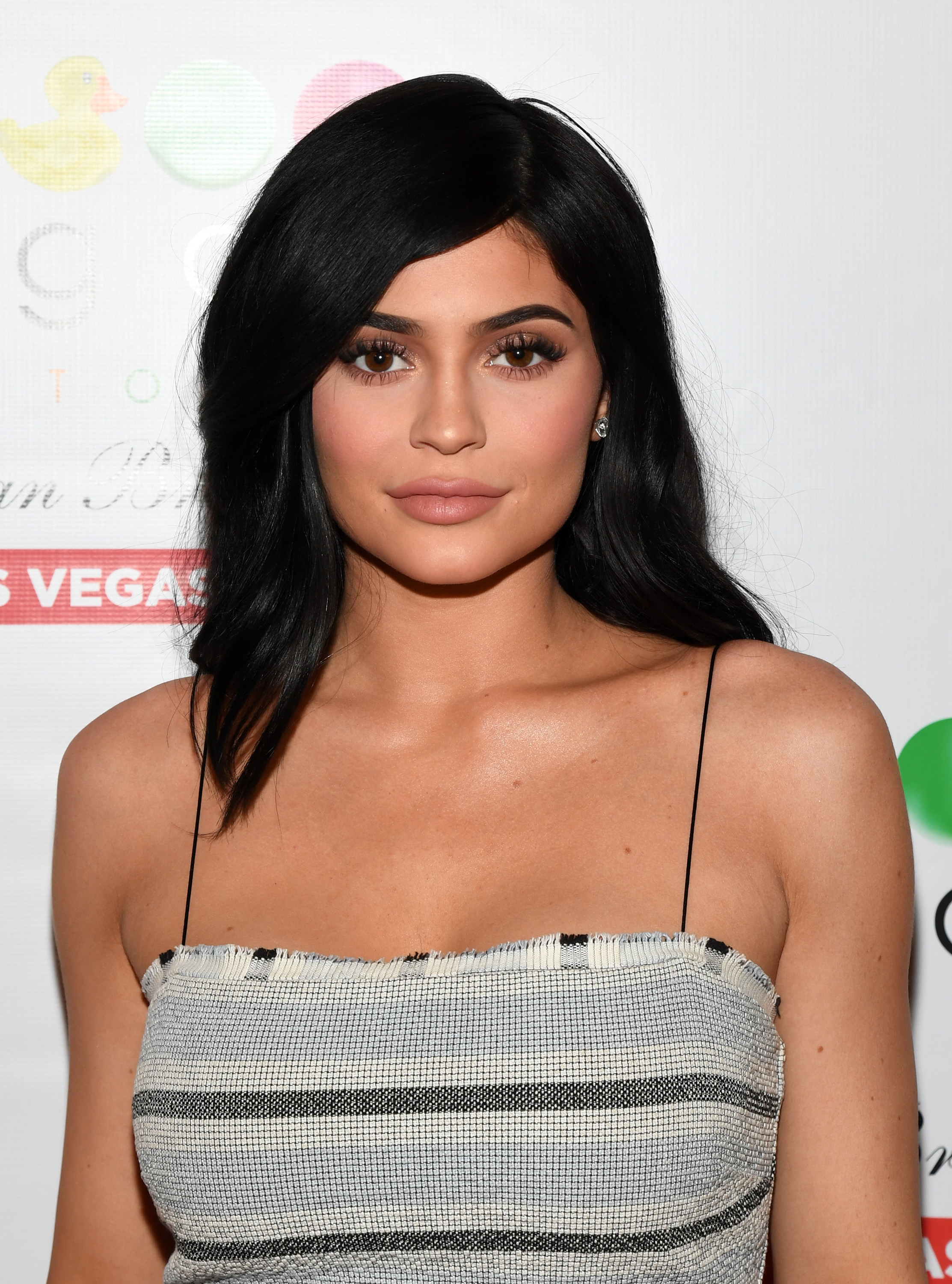 Η Kylie Jenner έκανε την πρώτη της δημόσια εμφάνιση χωρίς τα filler χειλιών και είναι τέλεια!