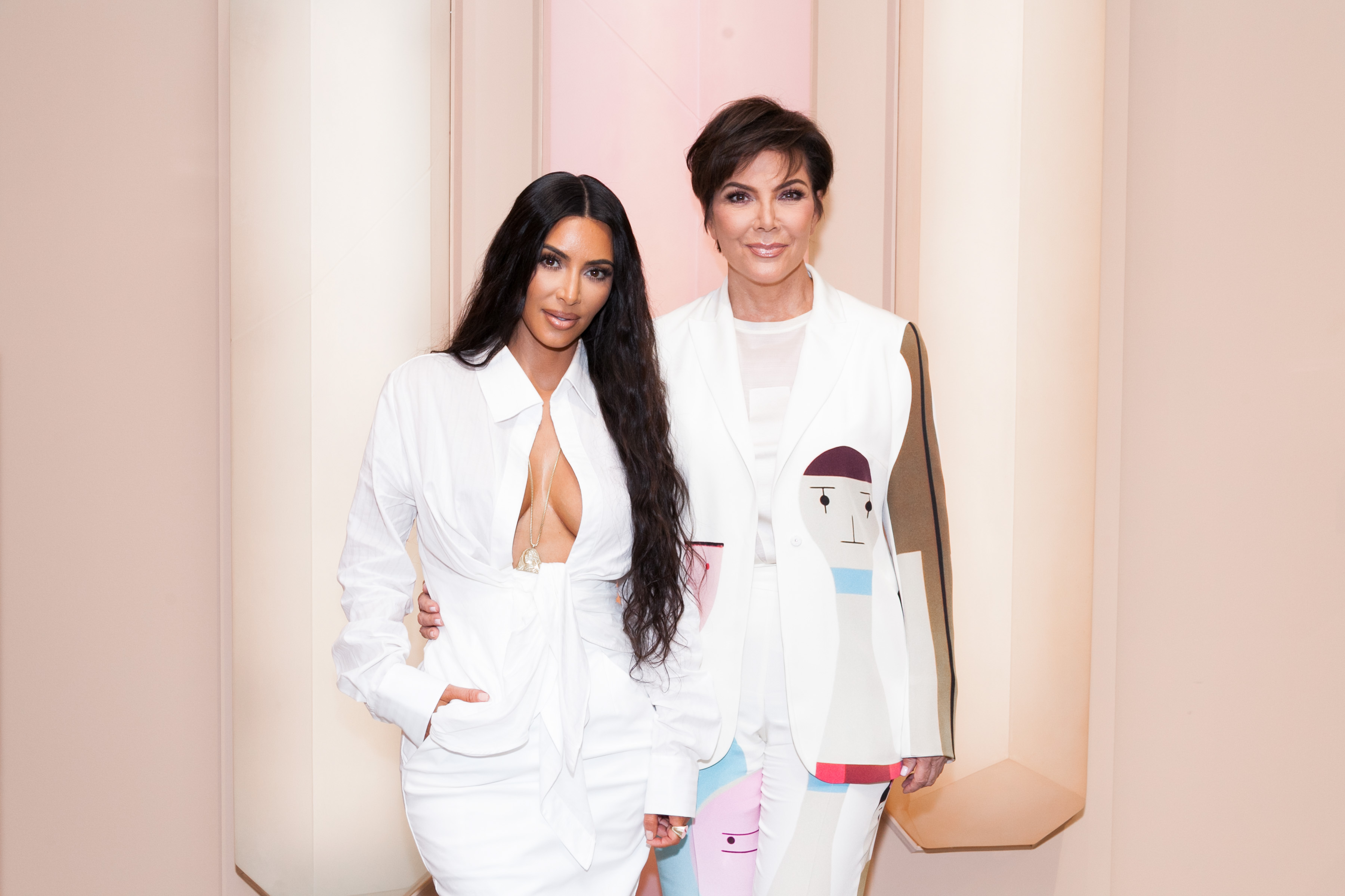 H Kim Kardashian έκανε prive ξενάγηση σε 50 fan στο pop up store της !