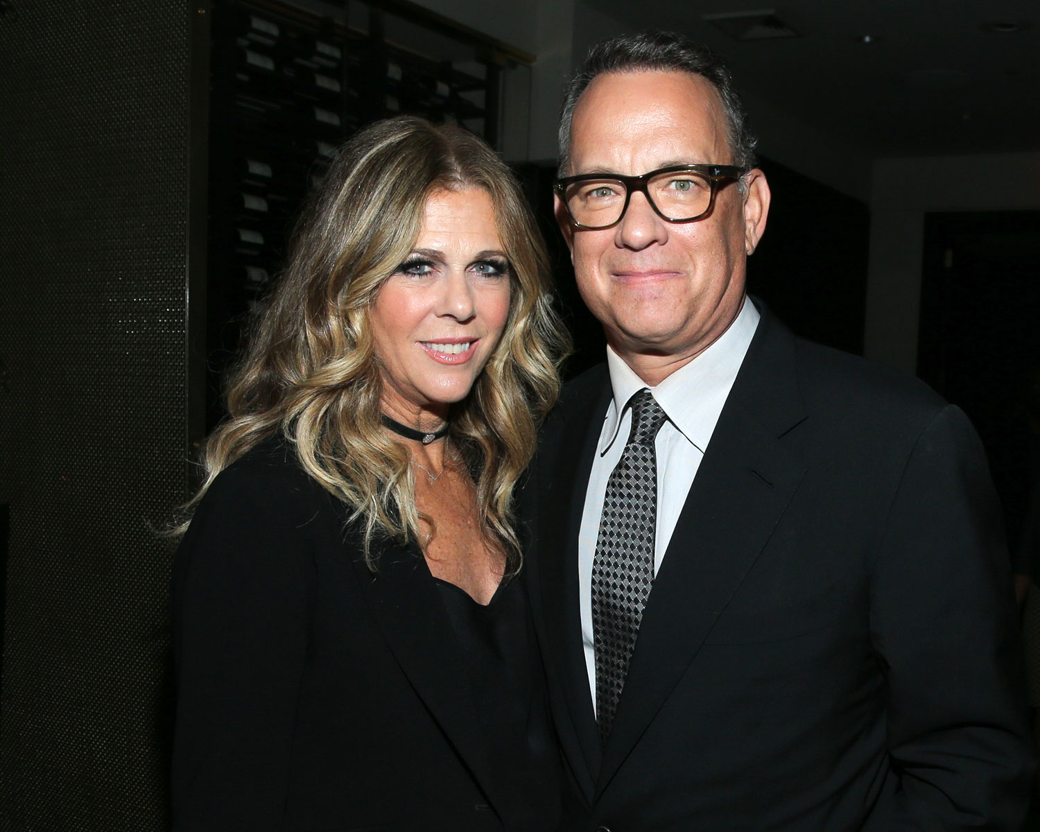 Rita Wilson: Η ελληνικής καταγωγής σύζυγος του Tom Hanks στέλνει το δικό της μήνυμα συμπαράστασης στους πυρόπληκτους της Αττικής