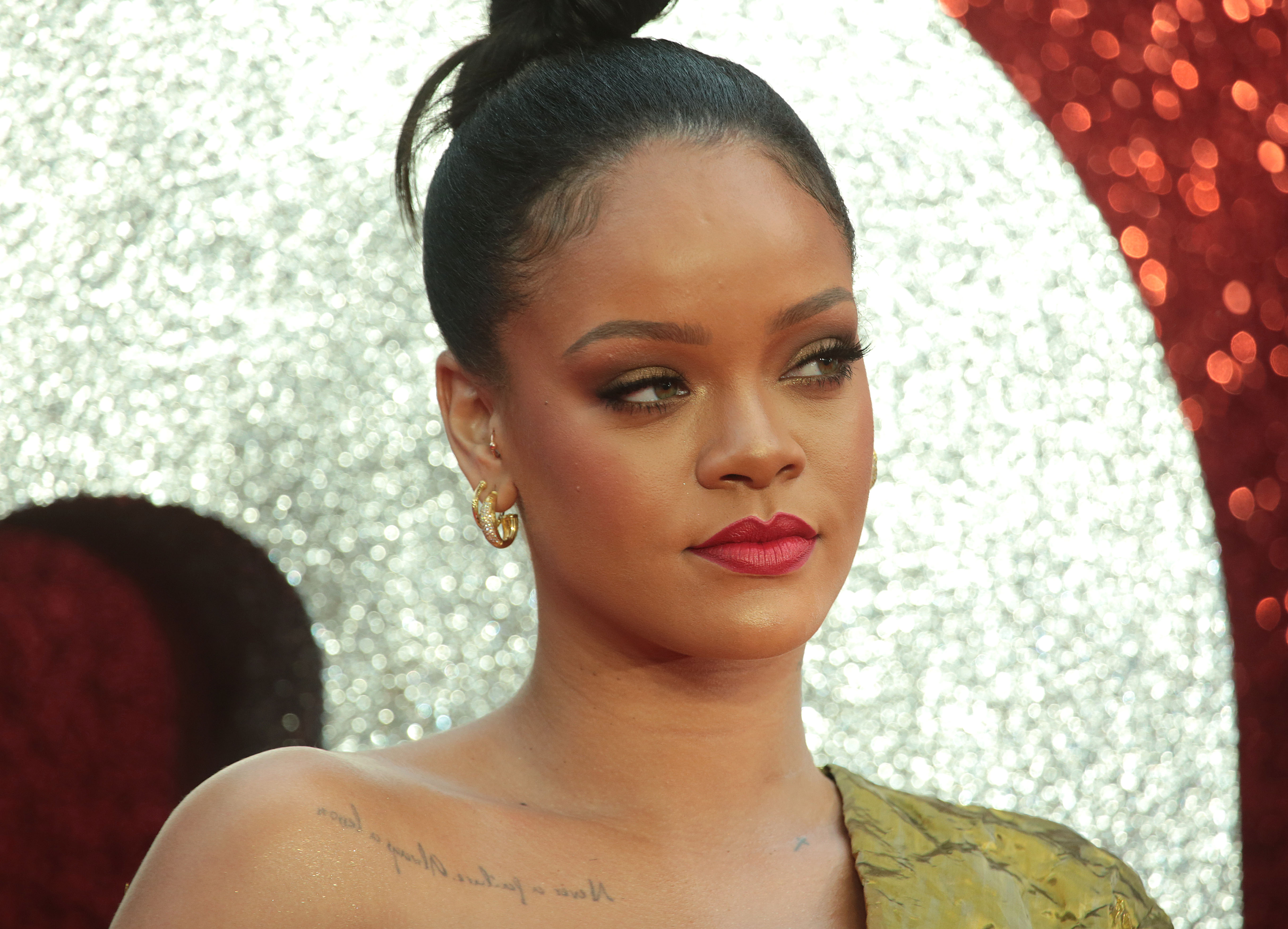Το ένα πράγμα που η Rihanna δεν αφήνει τους makeup artist της να κάνουν!