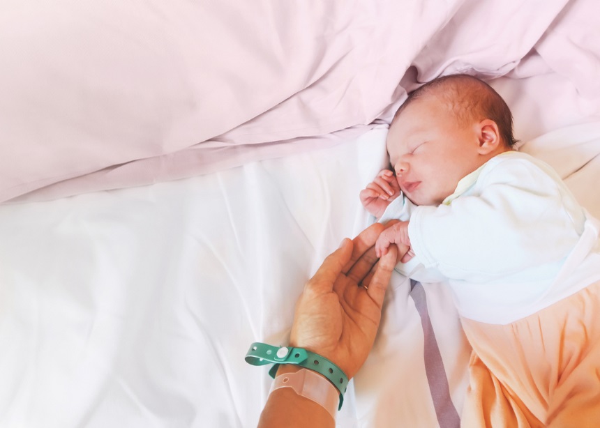 Στο μαιευτήριο: Πέντε πράγματα που μπορείς να κάνεις τις πρώτες ημέρες με το μωρό