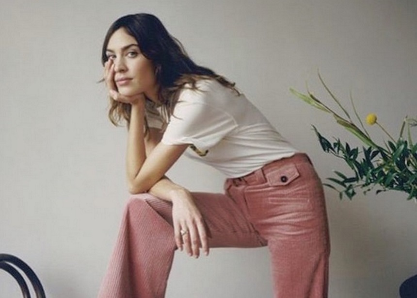 Η Alexa Chung θα παρουσιάσει για πρώτη φορά τη συλλογή της στο London Fashion Week!