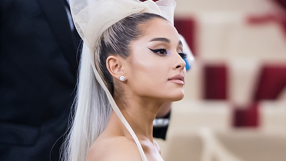 Χαμός στο διαδίκτυο! Έγκυος η Ariana Grande μετά τον ξαφνικό της αρραβώνα;