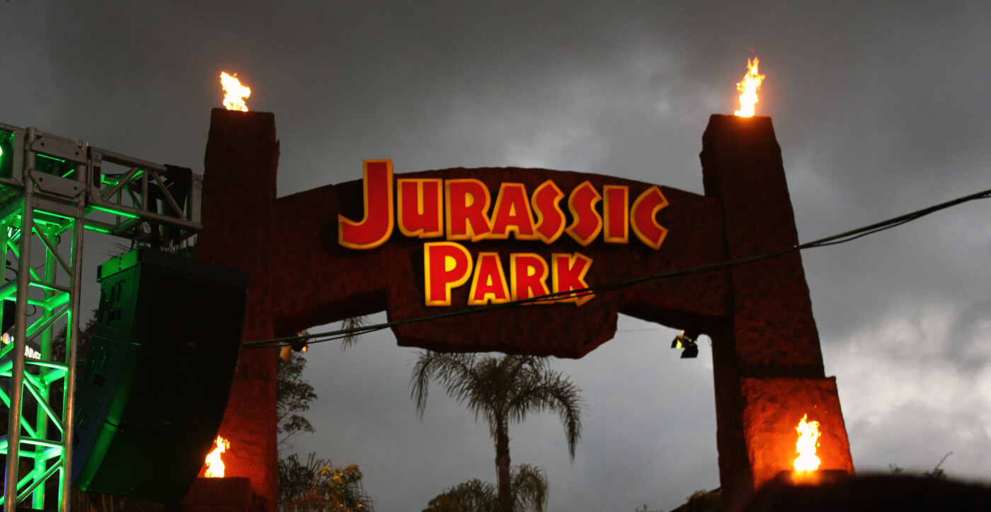 Γιγαντιαίο άγαλμα του Τζεφ Γκόλντμπλουμ για τα 25α γενέθλια του Jurassic
