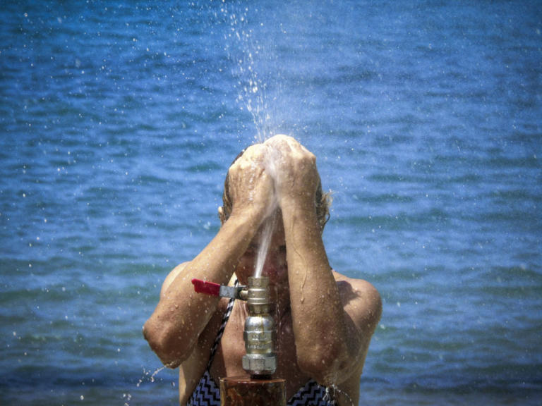 Καιρός για… παραλία! Στο «κόκκινο» η θερμοκρασία