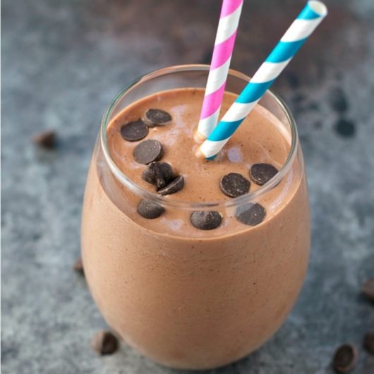 Smoothie με σοκολάτα και μπανάνα | tlife.gr Smoothie με σοκολάτα και μπανάνα | tlife.gr