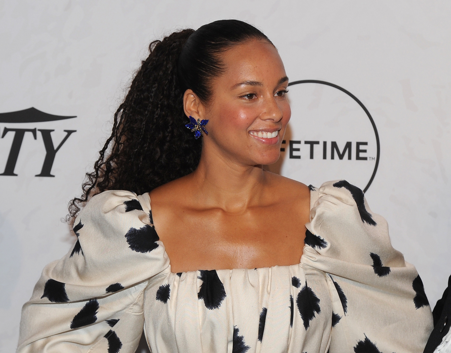 Το νέο κούρεμα της Alicia Keys είναι το πιο cool πράγμα που μπορείς να κάνεις στα μαλλιά σου τώρα!