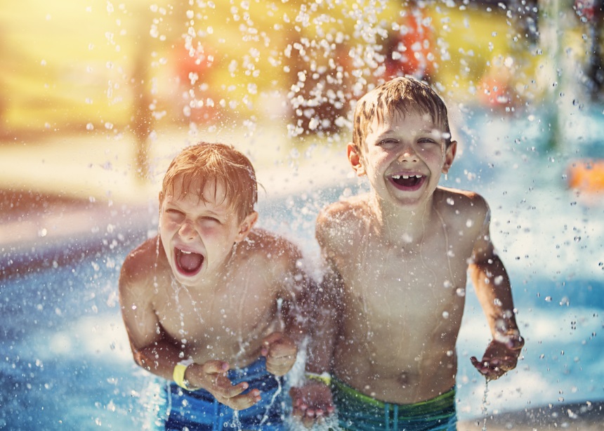 Ραντεβού στην πισίνα: Τι πρέπει να προσέχεις όταν το μικρό σου μπαίνει στην πισίνα