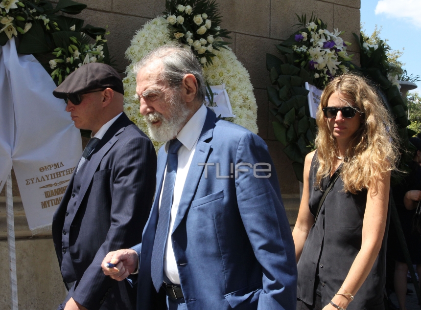 Χρυσή Βαρδινογιάννη: Με τον πατέρα της Γιώργο Βαρδινογιάννη στην κηδεία του Σωκράτη Κόκκαλη Jr