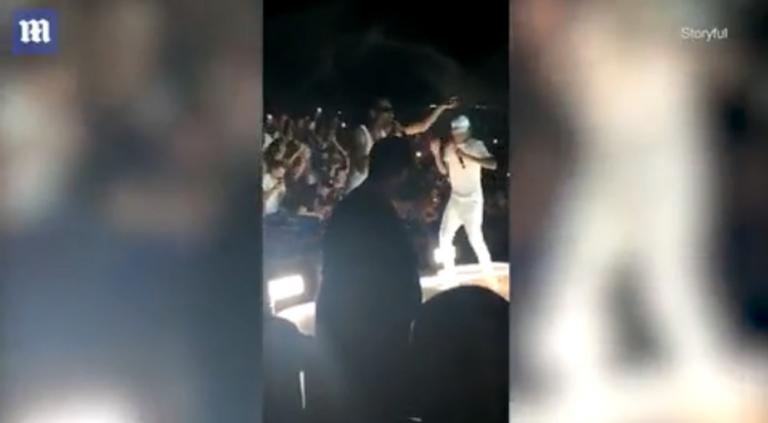 Σκηνές τρόμου! 260 τραυματίες σε συναυλία – Κατέρρευσε η εξέδρα από τα χοροπηδητά – video