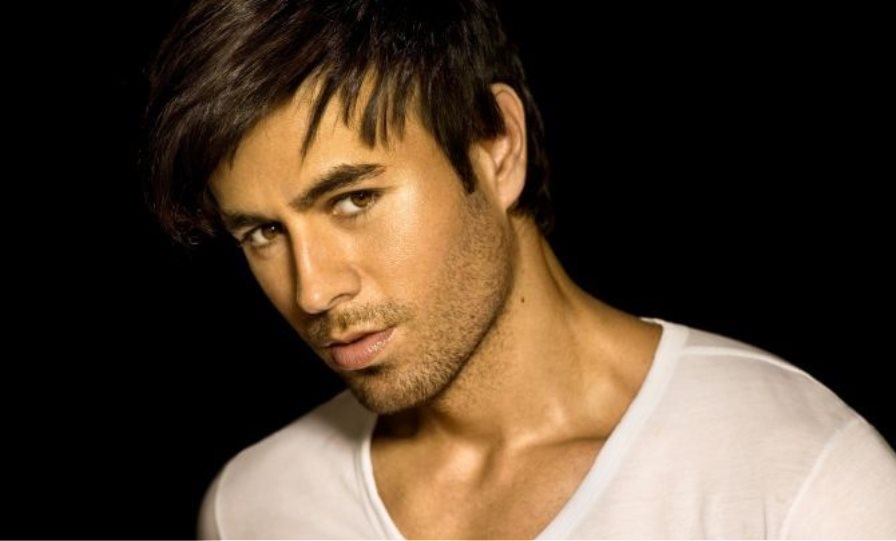 Enrique Iglesias: Ξετρελαμένος με τα δίδυμα – Δες τι κάνει για να τα διασκεδάσει! [vid]