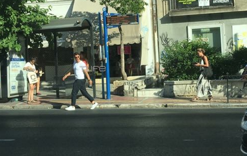 Σάκης Ρουβάς: Αναζητώντας ταξί στο κέντρο της Αθήνας! [pics]