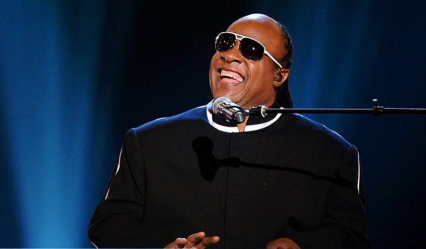 Stevie Wonder: Απέτισε φόρο τιμής στην Αρίθα Φράνκλιν και τον Τζον ΜακΚέιν