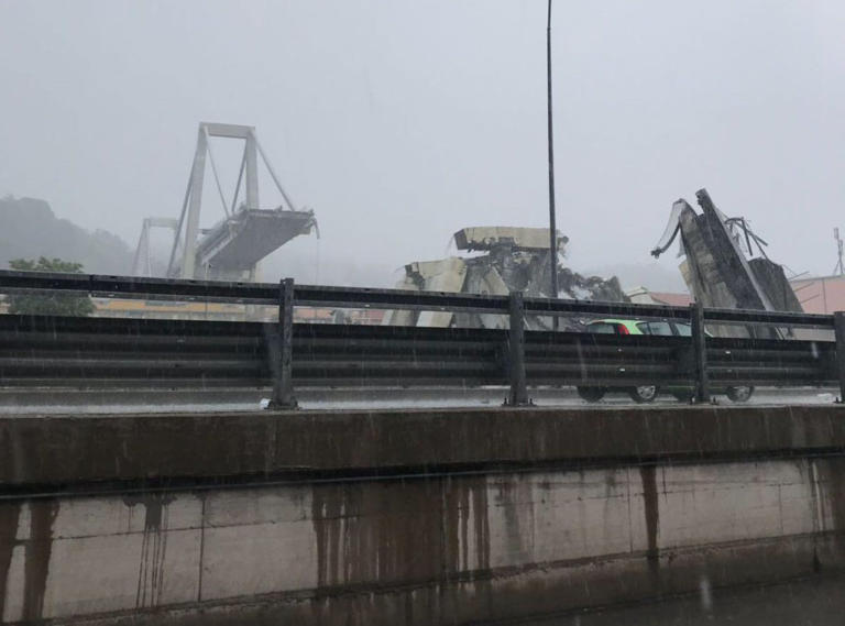 Κατέρρευσε γέφυρα στην Γένοβα – «Βουτιά» στο κενό για πολλά αυτοκίνητα! Δεκάδες νεκροί – video